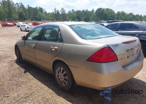 2007 Honda Accord 2.4 Lx z USA, uszkodzony, nr VIN 3HGCM56497G703984